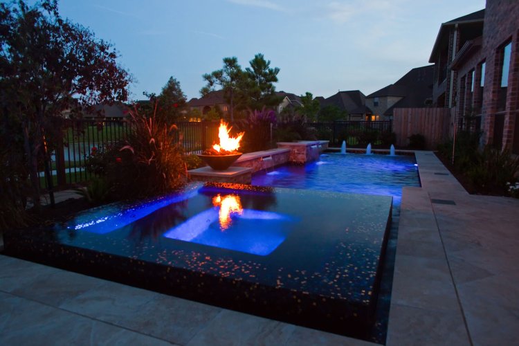 How to Choose the Right Pool Builders in Houston for Your Backyard Oasis