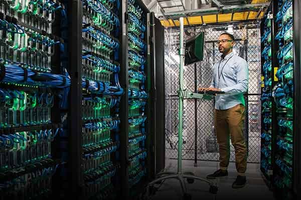 AI Servers vs. Traditional Servers: What’s the Difference?