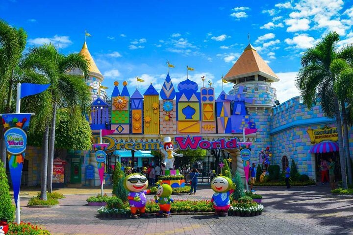 Experience the Magic of Dream World Bangkok: A Thrill-Seeker’s Paradise!