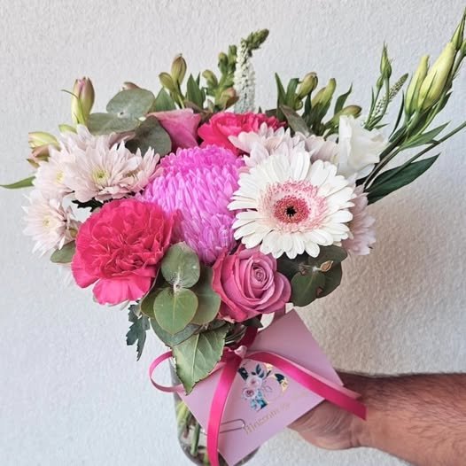 Say ‘I Love You’ with Romantic Flower Delivery in Melbourne