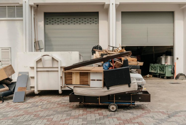 How to Get Rid of Commercial Junk in Brandon Without Stress